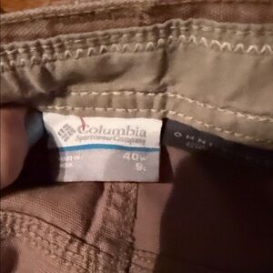 Men’s Columbia Tan Shorts W-40 L-9”